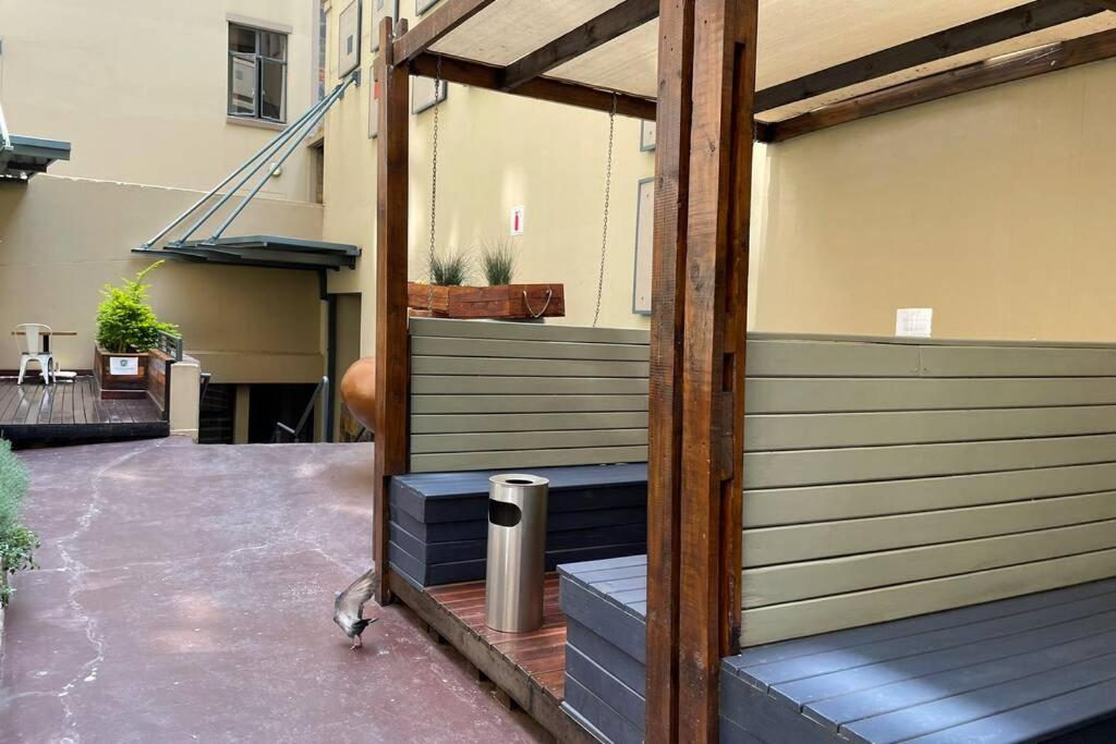 Cool & Easy Flat In The Heart Of Marshalltown Johannesburg Esterno foto
