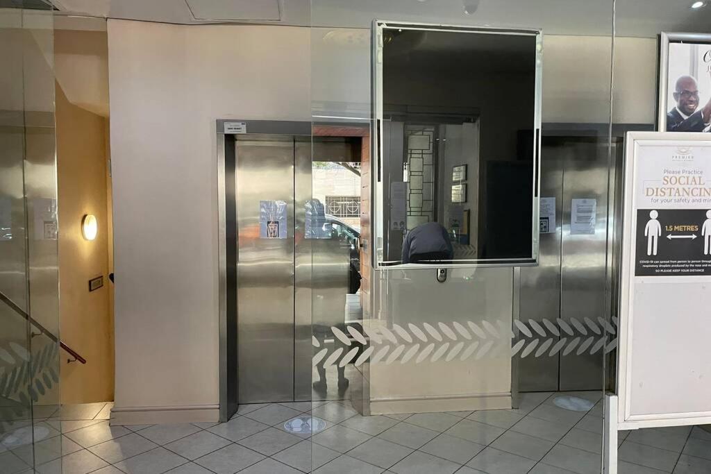 Cool & Easy Flat In The Heart Of Marshalltown Johannesburg Esterno foto