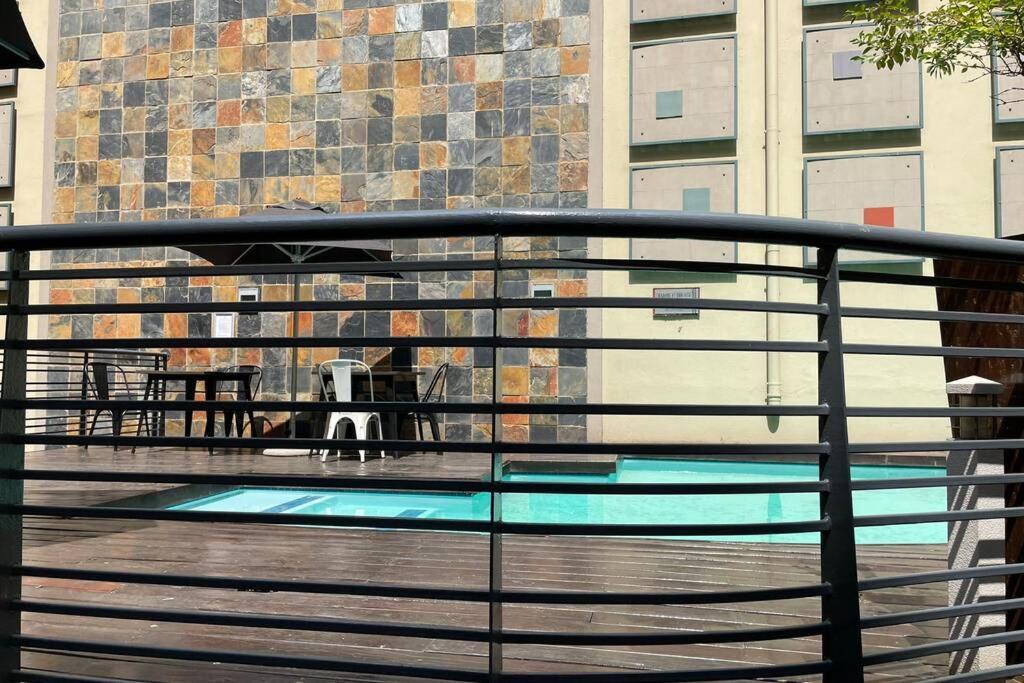 Cool & Easy Flat In The Heart Of Marshalltown Johannesburg Esterno foto