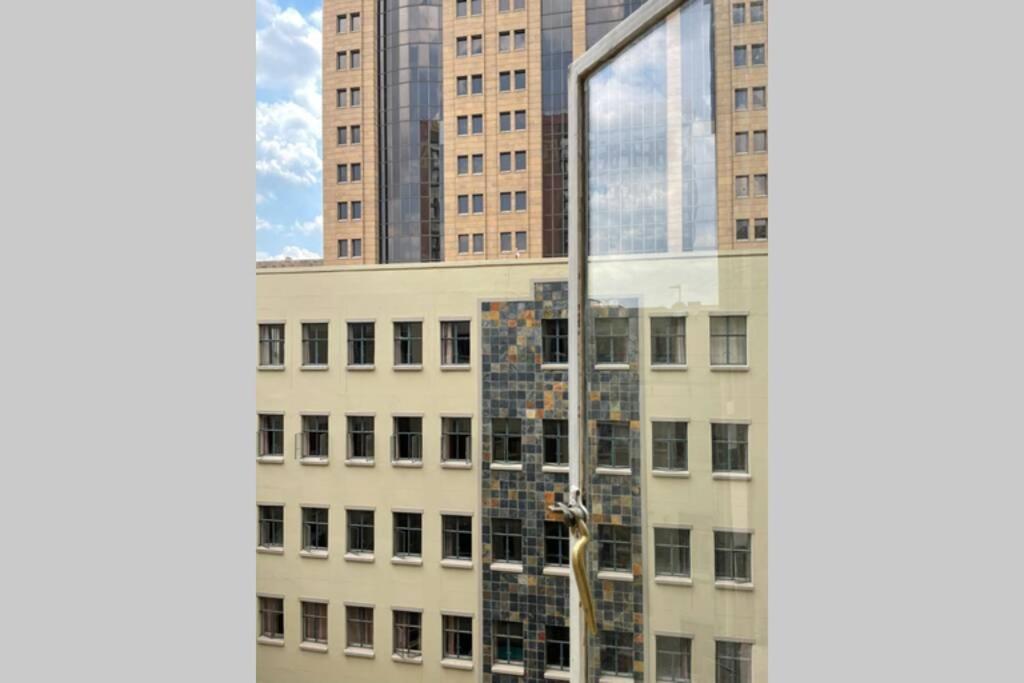 Cool & Easy Flat In The Heart Of Marshalltown Johannesburg Esterno foto