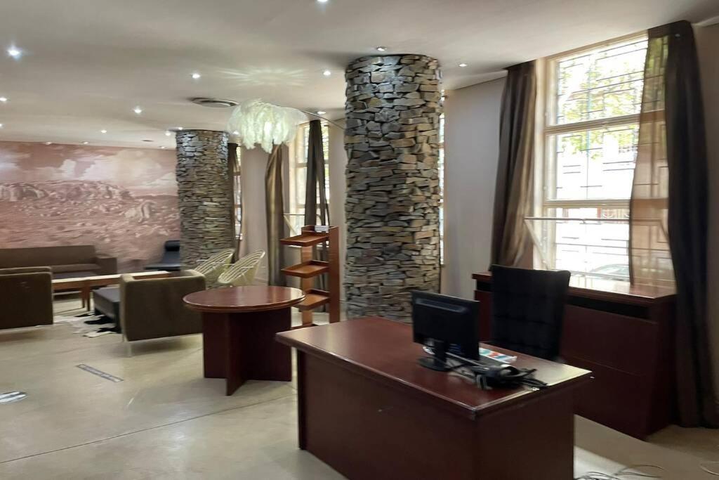 Cool & Easy Flat In The Heart Of Marshalltown Johannesburg Esterno foto